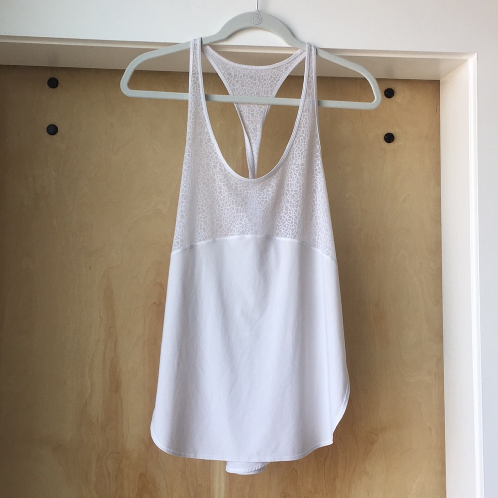 Lululemon twist embroidery tank top: size 6/white